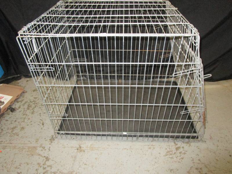 lot 9 image: Large Heavy Metal Duty Dog Kennel See pictures for sizes