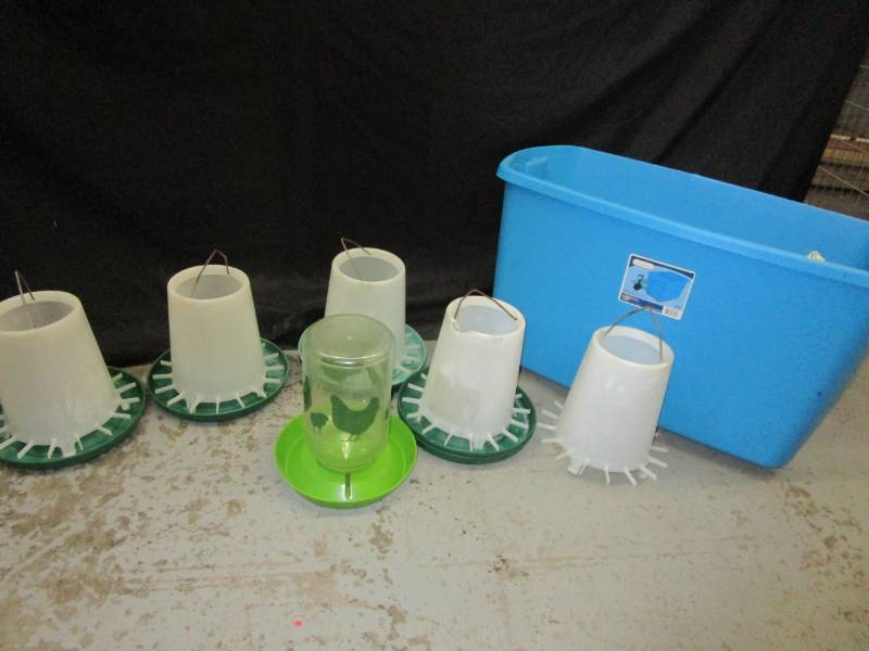 lot 17 image: 6 chicken feeders and tub