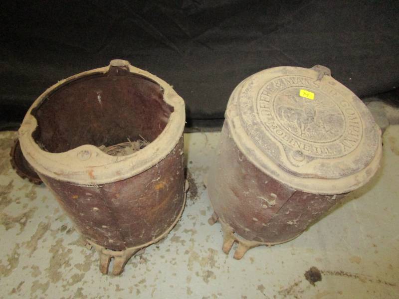 lot 19 image: Minneapolis Moline seederplanter box