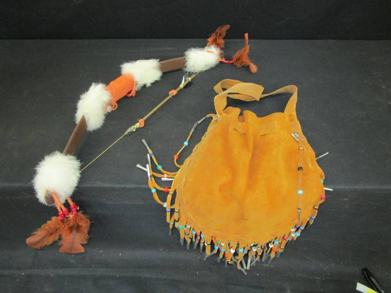 lot 21 image: Homemade Bow and Leather Purse