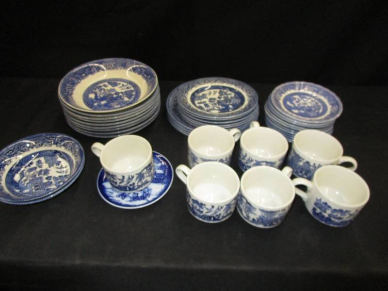 lot 88 image: 40 pieces of Churchill Englad and various dishes