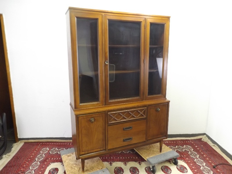lot 5 image: Mid Century Walnut HutchChina Cabinet