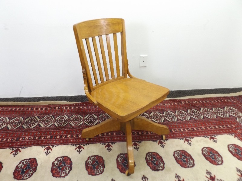 lot 8 image: Antique Solid Oak Wood Office Chair
