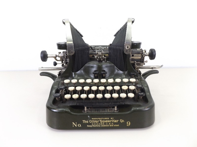 lot 18 image: Antique Oliver #9 Typewriter