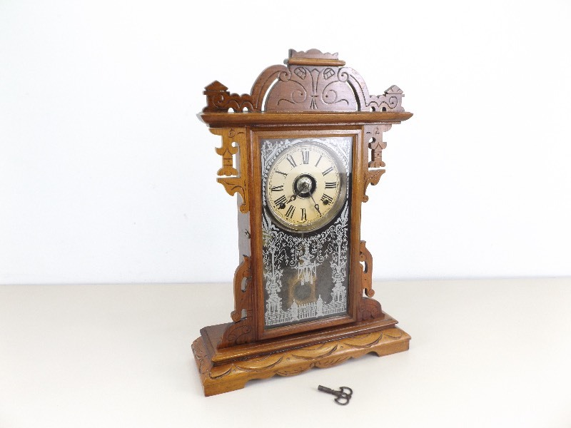 lot 38 image: Antique Mantle Clock