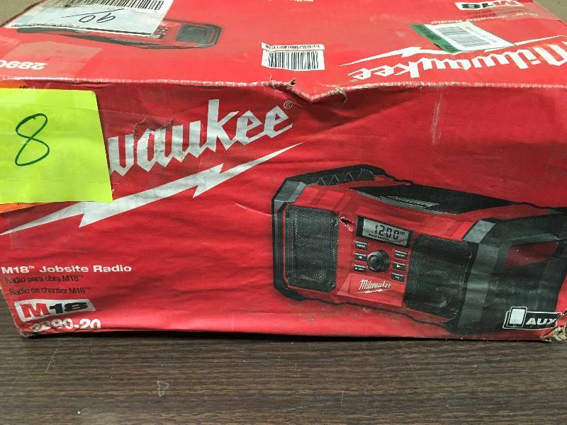 lot 18 image: Milwaukee M18 Lithium-Ion Cordless Jobsite Radio used in working condition