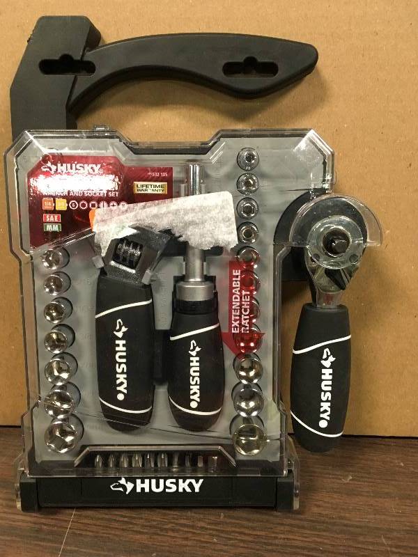 lot 28 image: Husky Stoby mechanic Tool set