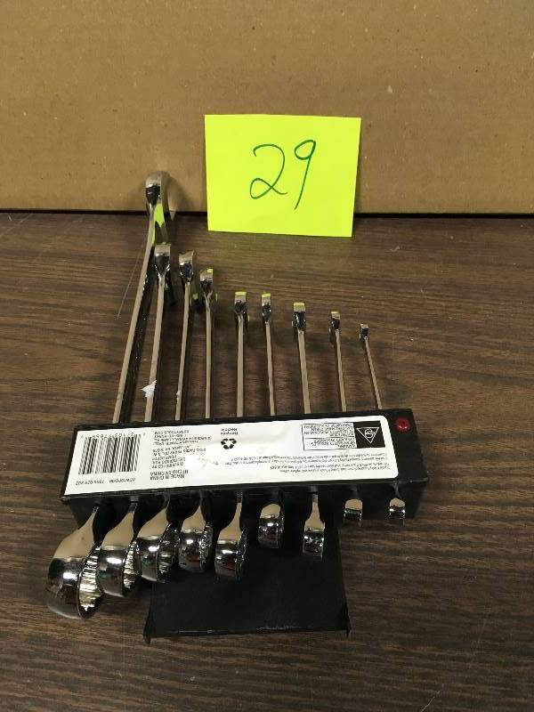 lot 29 image: Husky SAEMetric Combination Wrench Set (18-Piece) not used