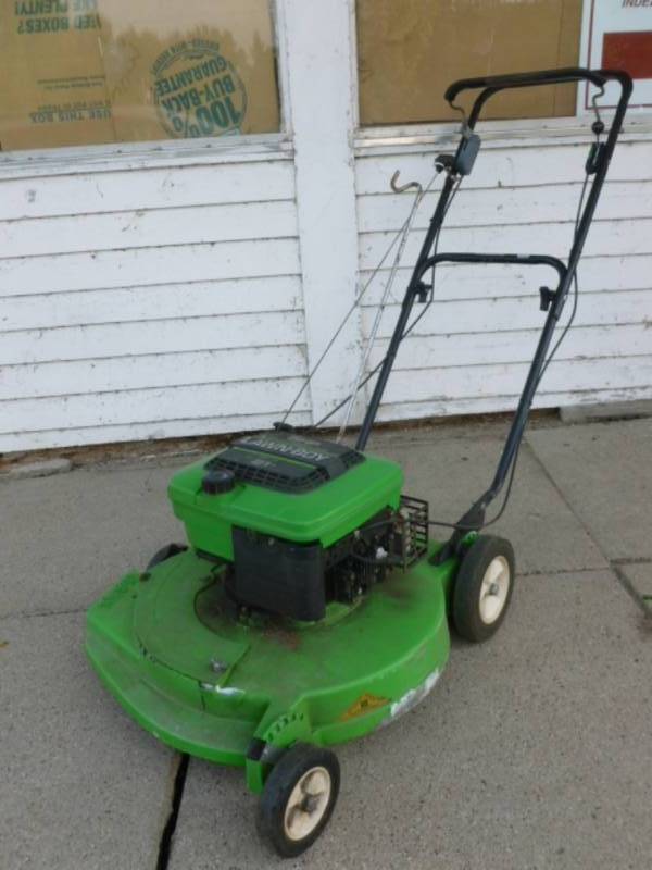 lot 3 image: Lawn Boy Mower