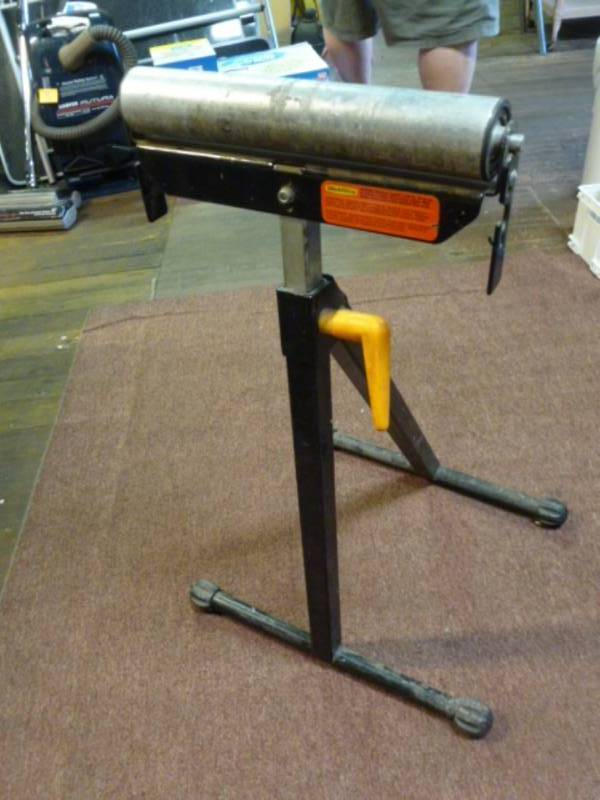 lot 10 image: Carpenters Stand