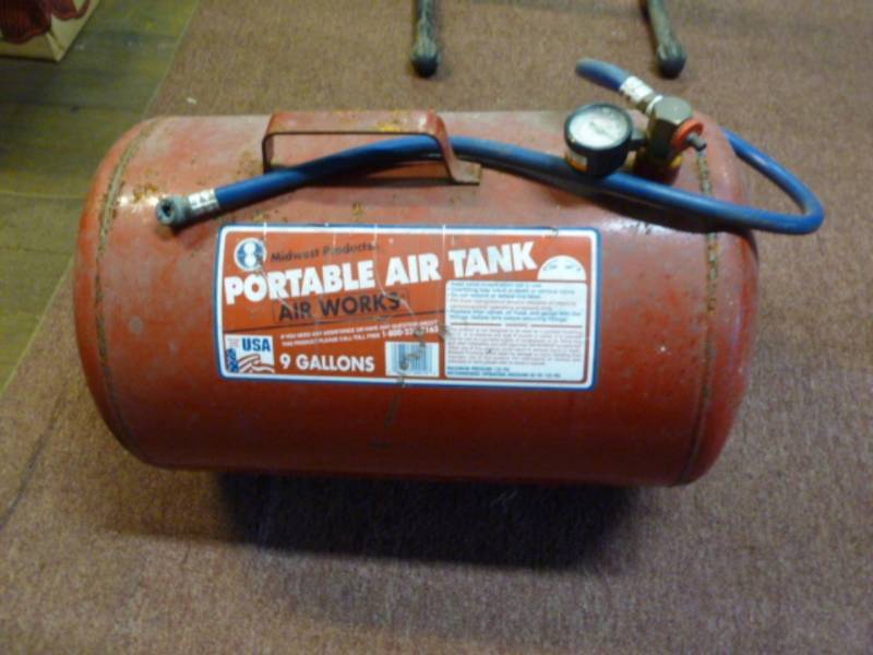 lot 11 image: Portable Air Tank