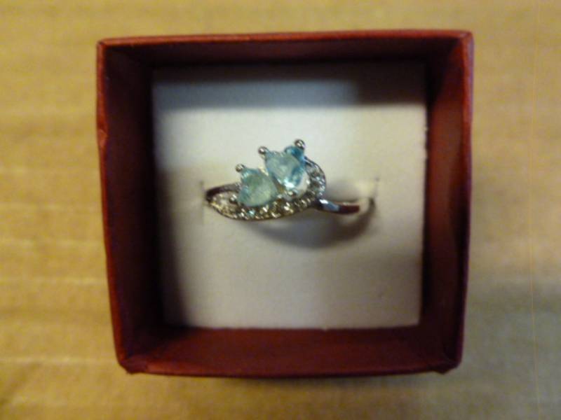 lot 15 image: Ladies Ring