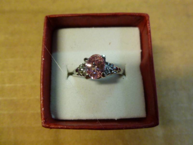 lot 16 image: Ladies Ring