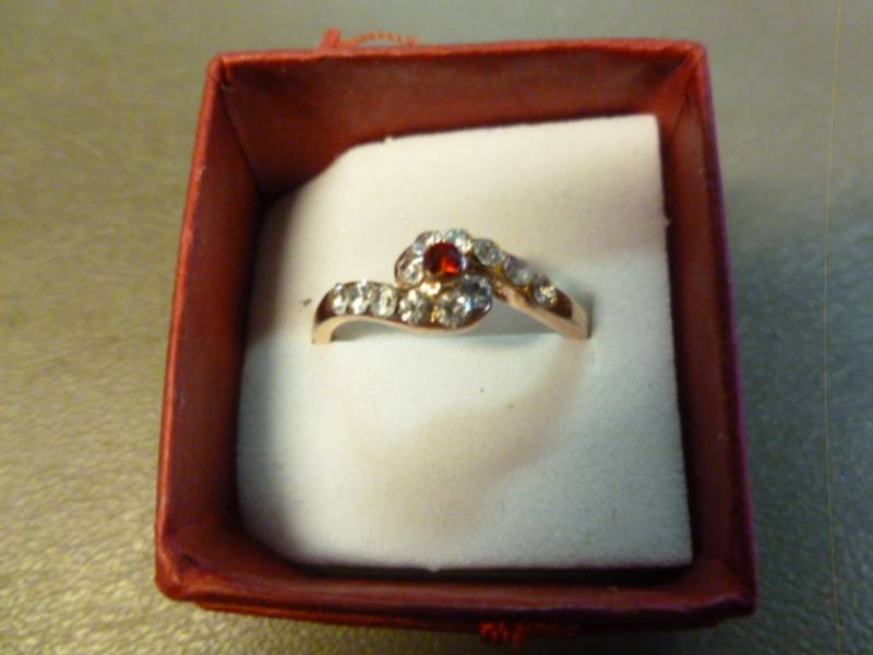 lot 18 image: Ladies Ring