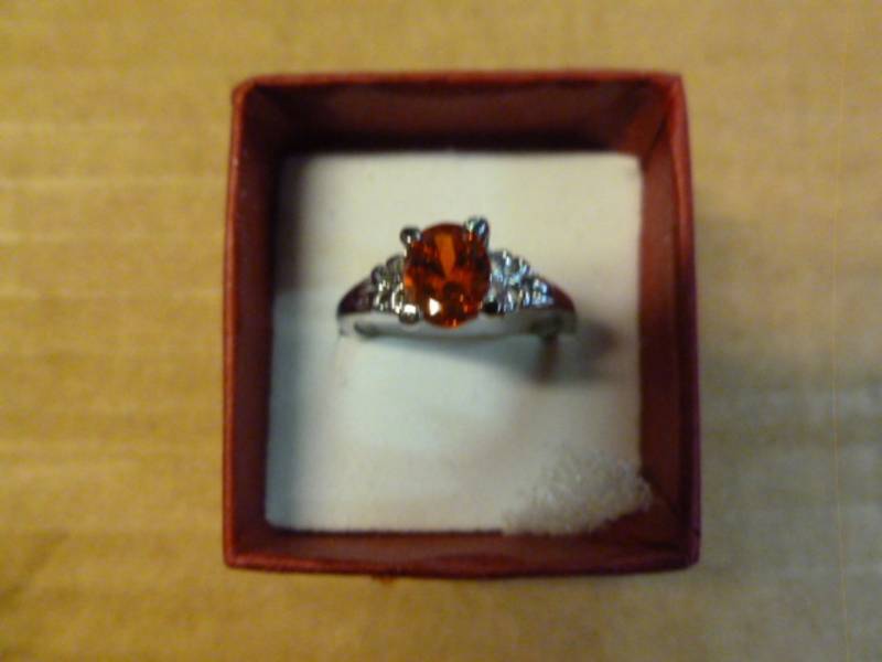 lot 20 image: Ladies Ring