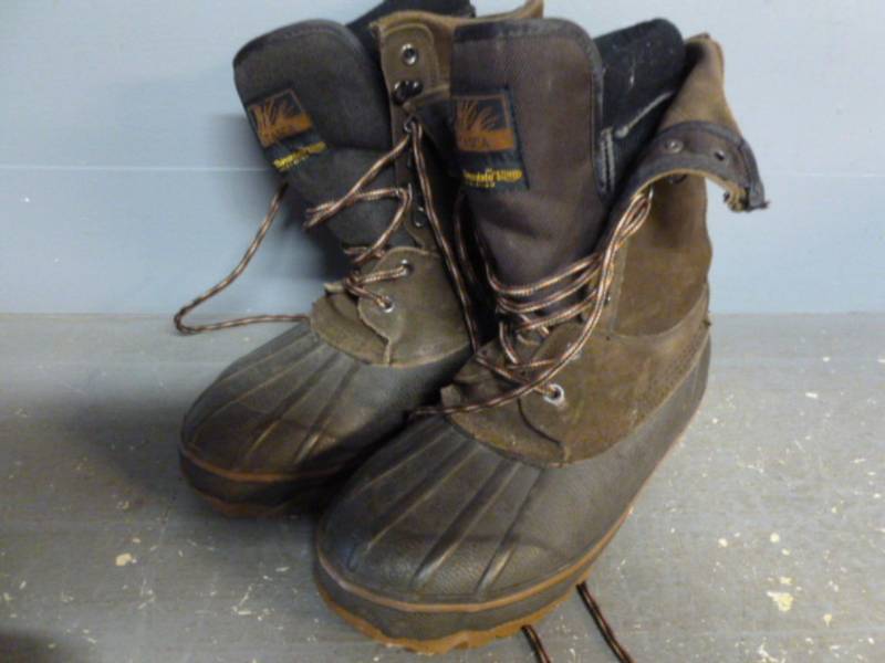 lot 38 image: Winter Boots