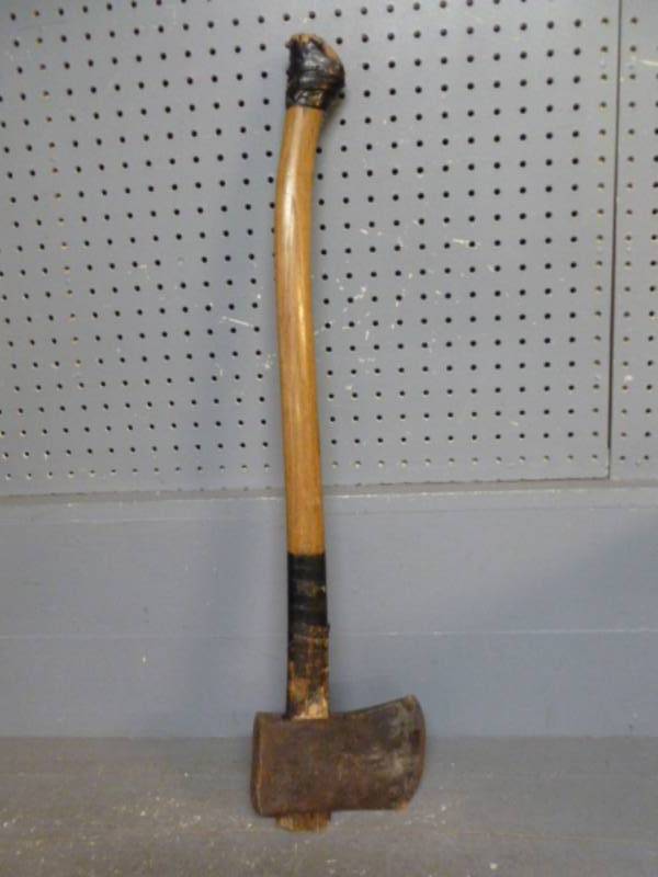 lot 52 image: Ax