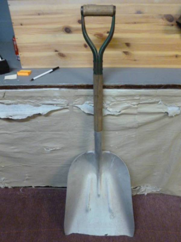 lot 54 image: Aluminum Scoop Shovel