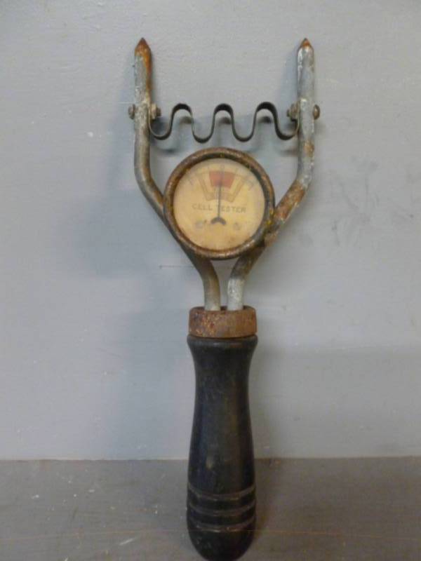lot 62 image: Vintage Battery Cell Tester