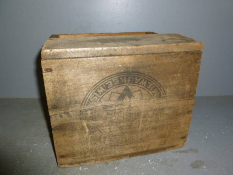 lot 67 image: Vintage Wooden Box