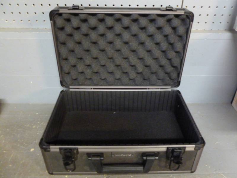 lot 74 image: Pistol Case
