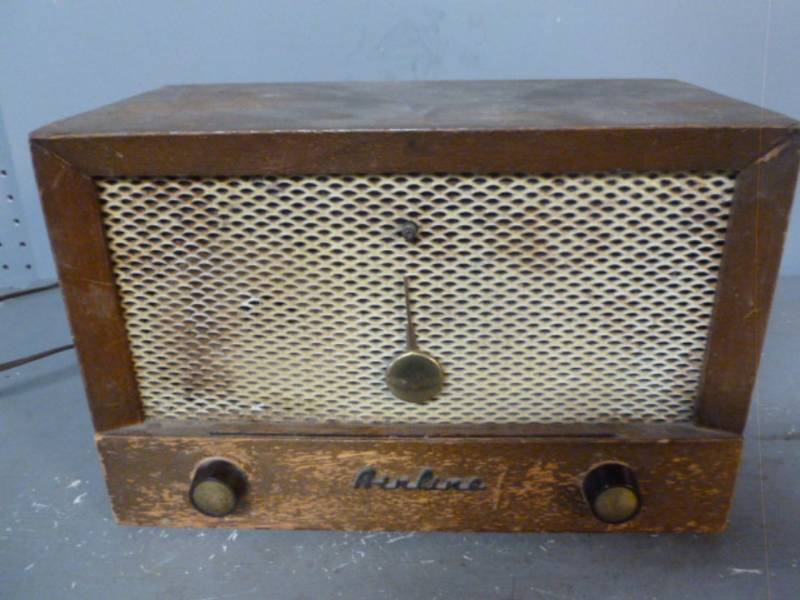 lot 75 image: Vintage Radio