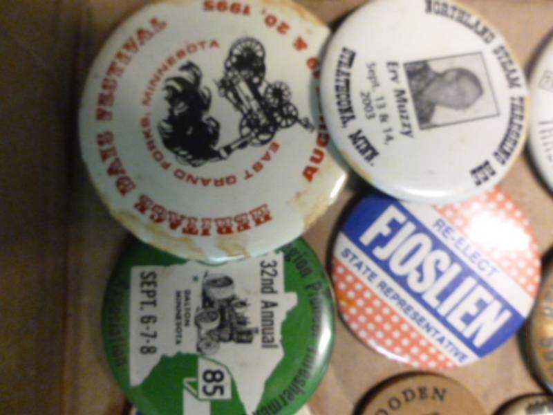 lot 78 image: Vintage Pinback Buttons