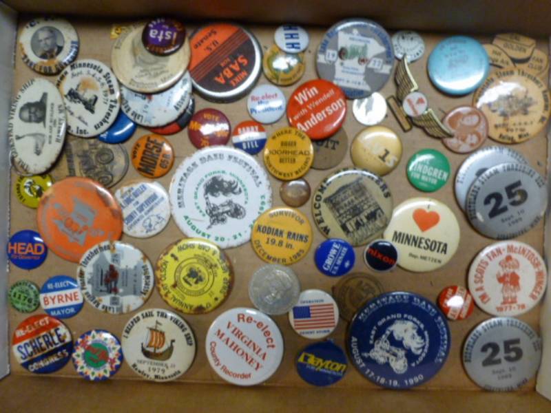 lot 79 image: Vintage Pinback Buttons