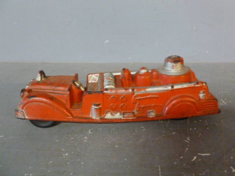 lot 84 image: Vintage Toy