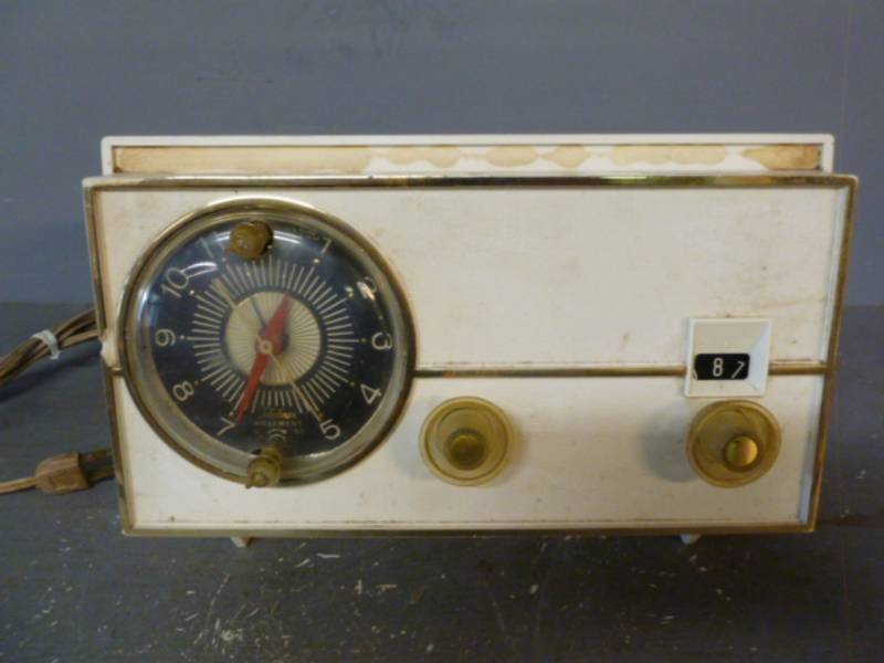 lot 135 image: Vintage Radio