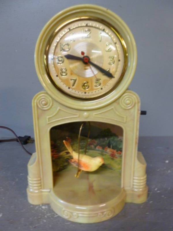 lot 141 image: Vintage Clock