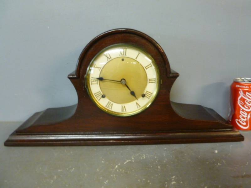 lot 152 image: Vintage Mantle Clock