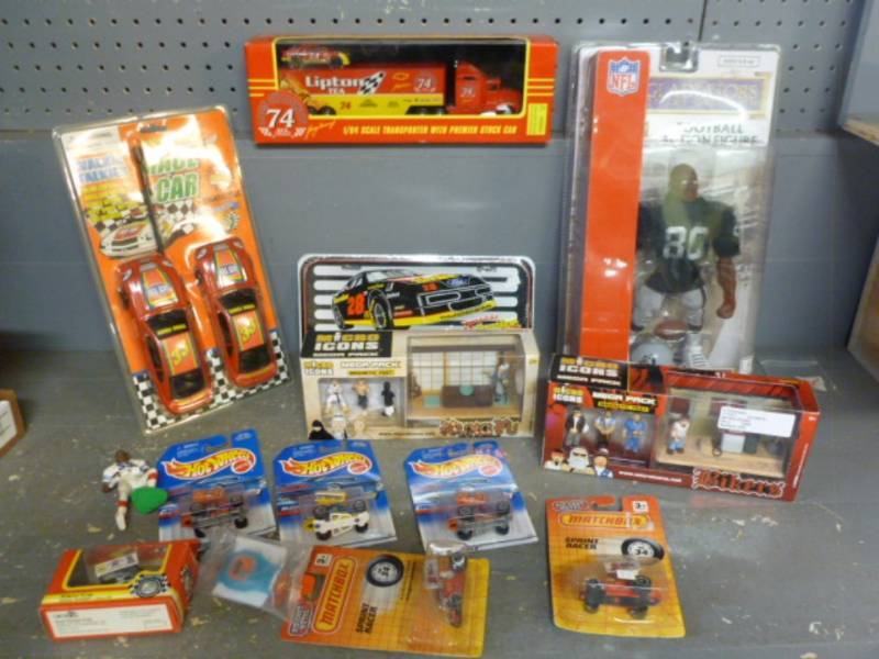 lot 176 image: New Toys