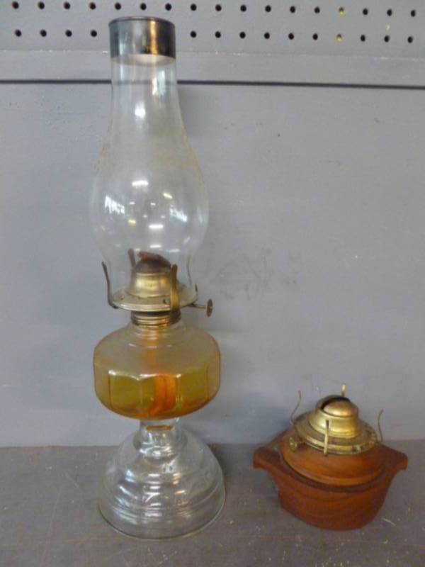 lot 185 image: Vintage Oil Lamp