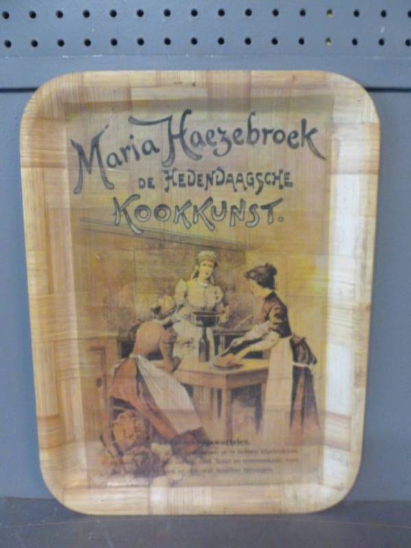 lot 195 image: Vintage Serving Tray