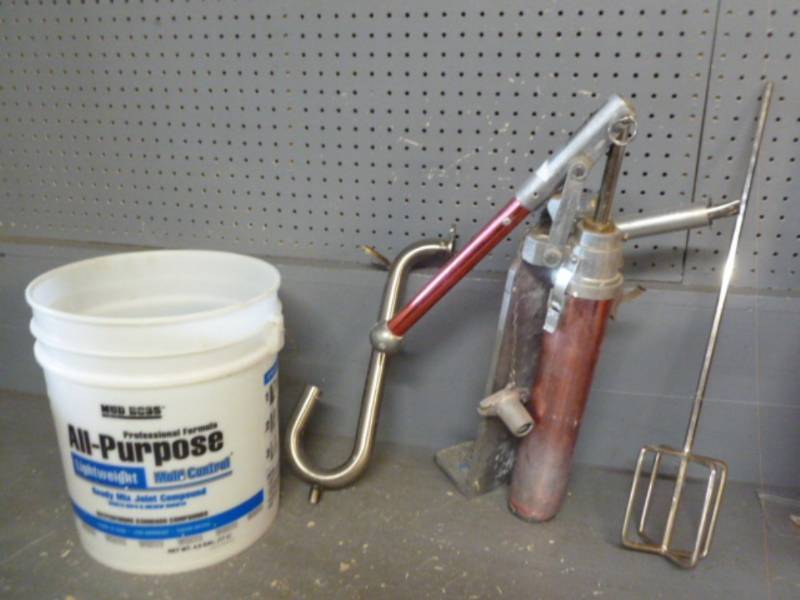 lot 215 image: Sheetrock Jack