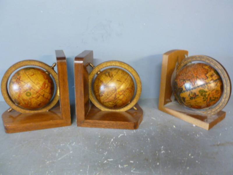 lot 227 image: Bookends