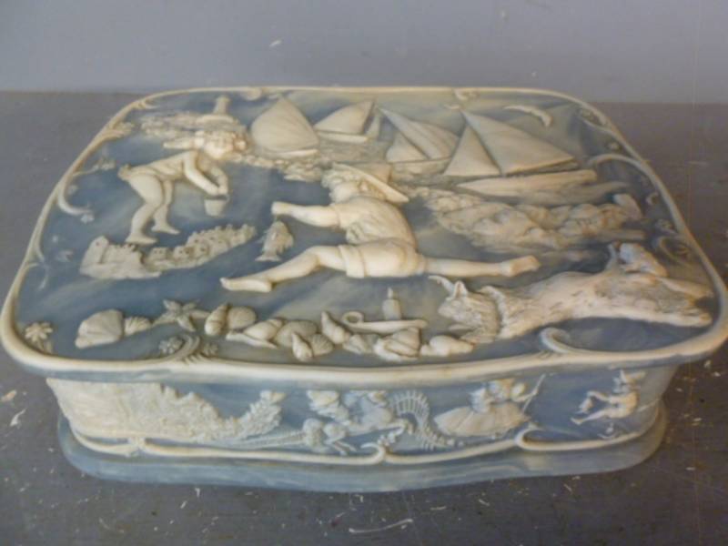 lot 232 image: Vintage Jewelry Box