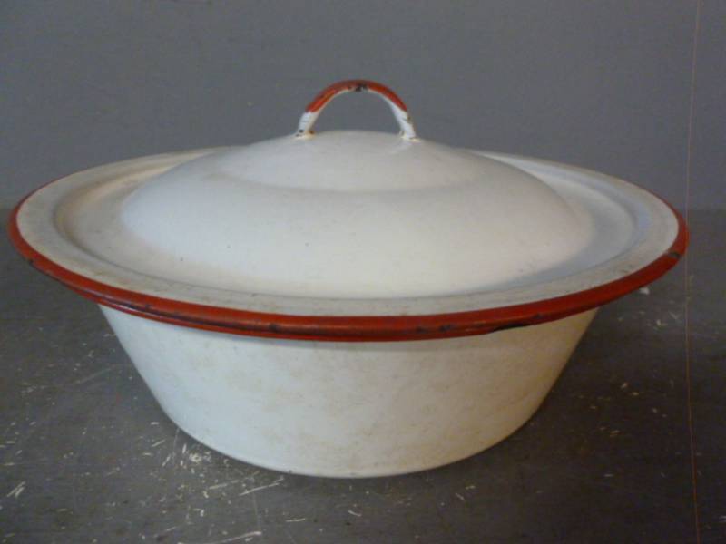 lot 237 image: Vintage Enamelware