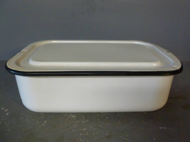 lot 238 image: Vintage Enamelware