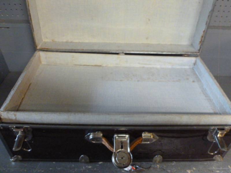 lot 250 image: Vintage Trunk