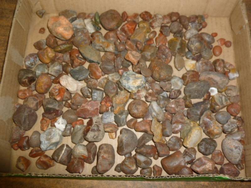 lot 276 image: Agates