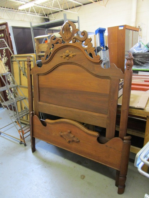 lot 102 image: COMPLETE ANTIQUE FULL SIZE BED