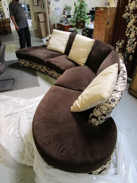 lot 111 image: CURVED ULTRA MODERN 2-PIECE SECTIONAL SOFA