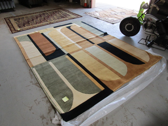 lot 112 image: HANDMADE RUG