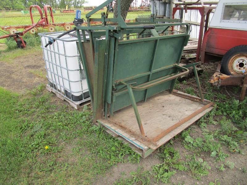 Calf Squeeze ChuteWorking Table