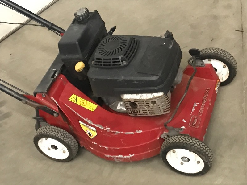 lot 6 image: Toro 21 Lawn Mower