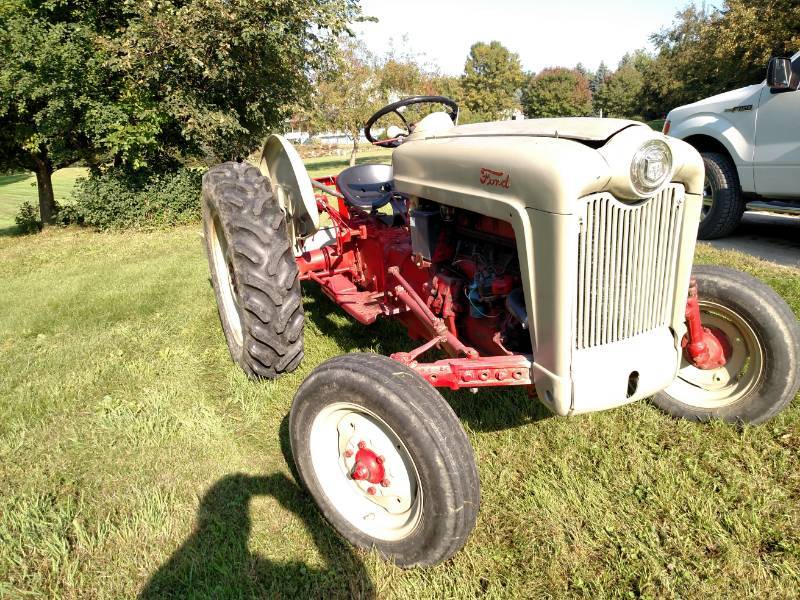 lot 2 image: 1956 Ford 641 Tractor, 4 Speed PTO,...
