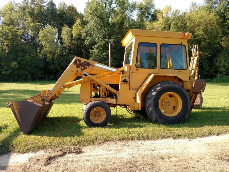 lot 4 image: 1976 John Deere 310 Backhoe Loader, 3 Cyl...