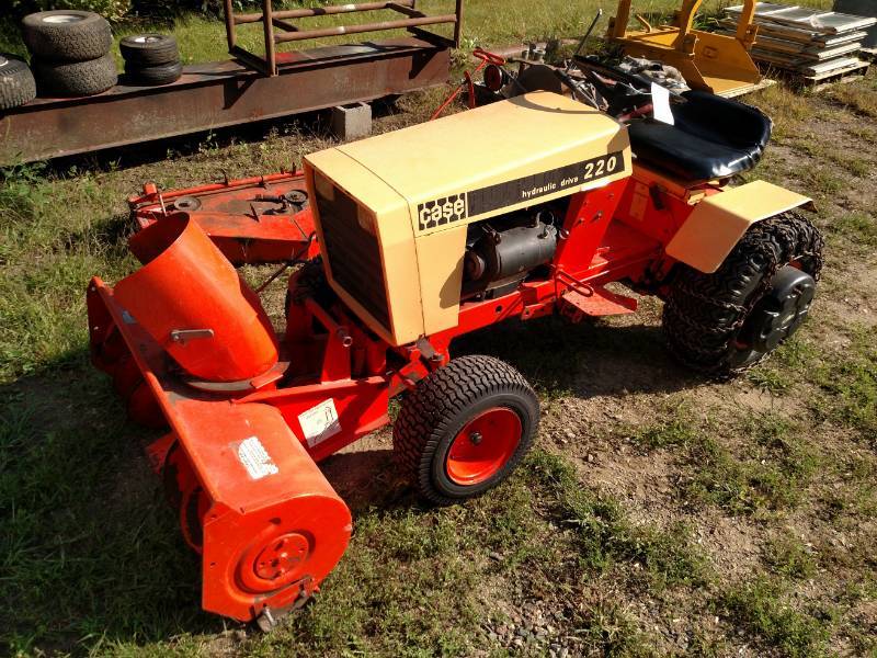 Case 220 Hydraulic Drive Lawn Tract. Farm Equipment Collectibles K BID